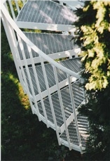 Spindeltreppe in weißer Farbe